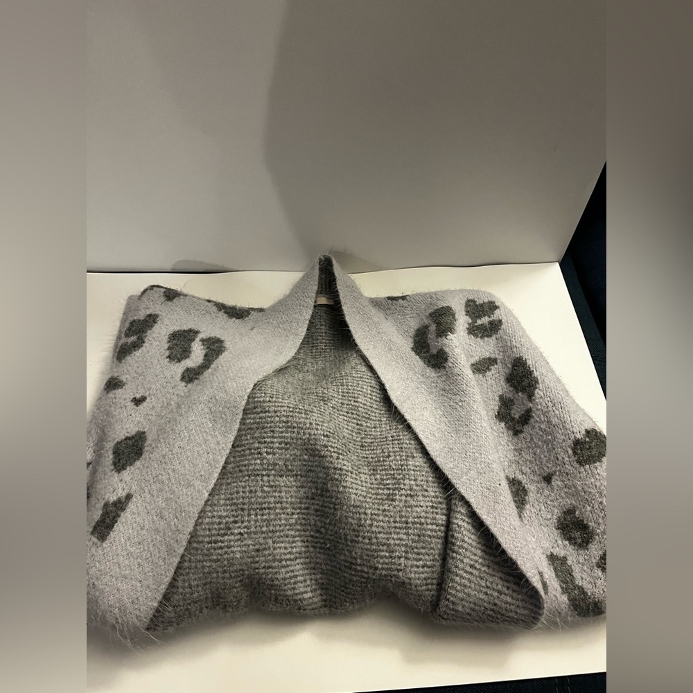 Mi Ami: Grey Cheetah Print Fuzzy Cardigan